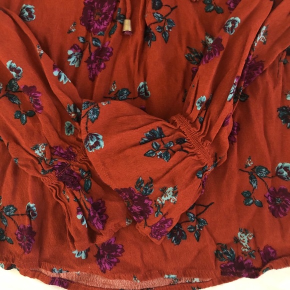 ✨Floral Top✨ - Picture 3 of 3